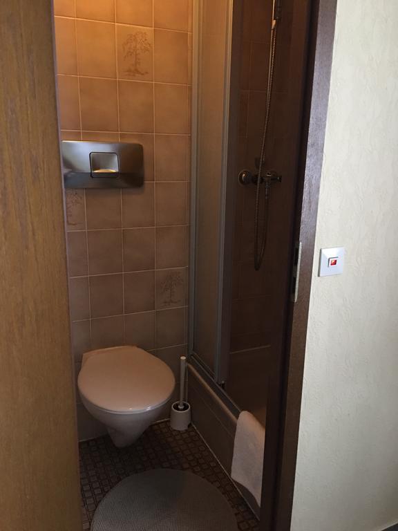 Riverside Airport Hotel Kelsterbach Bagian luar foto